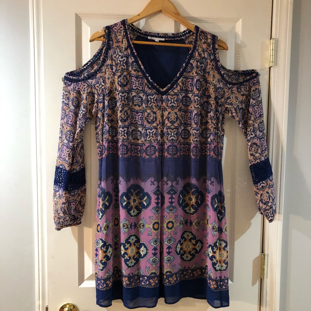 Cold shoulder v neck dress